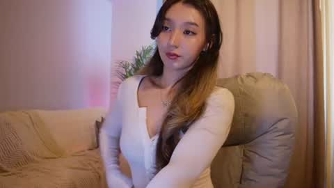 Snapshot of sarasuo chatting on June 2026 05:27:02 AM Shara online show from June 2026 05:27:02 AM