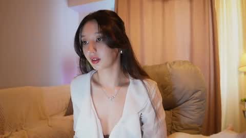 Snapshot of sarasuo chatting on July 2026 06:17:01 AM Shara online show from July 2026 06:17:01 AM