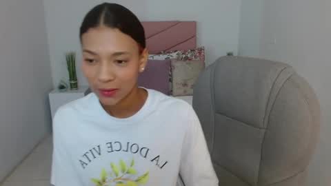 Snapshot of sarayvega_ chatting on September 2025 12:17:02 PM Saray Vega online show from September 2025 12:17:02 PM