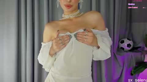 Snapshot of sarilit chatting on July 2026 04:19:01 AM Your Selena 3 online show from July 2026 04:19:01 AM