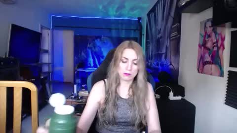 Snapshot of saruandjay chatting on November 2025 10:15:02 AM Giselle and Jay online show from November 2025 10:15:02 AM