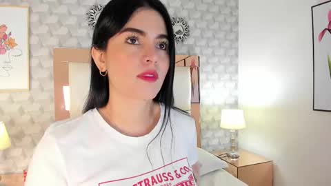 Camila  online show from September 2025 11:54:01 AM