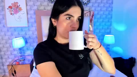 Camila  online show from October 2025 11:44:01 AM