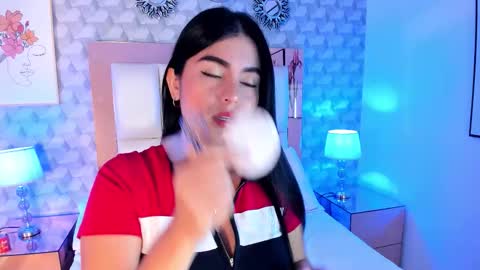 Camila  online show from November 2025 11:53:01 AM