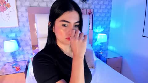 Camila  online show from November 2025 12:05:02 PM