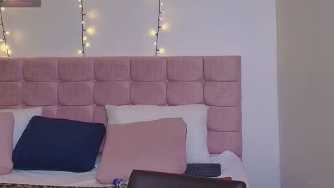 S A S H A R O S E online show from September 2025 12:17:01 PM