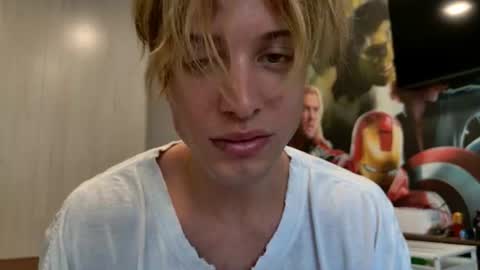 Snapshot of sashenkka chatting on June 2026 07:22:01 AM Sasha -- online show from June 2026 07:22:01 AM