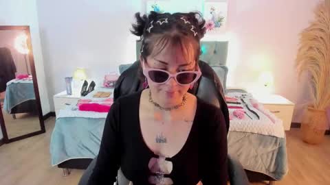 saskia_vellour online show from March 2026 06:57:02 PM