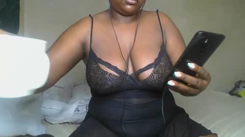 sassie_bee online show from December 2024 10:37:01 PM