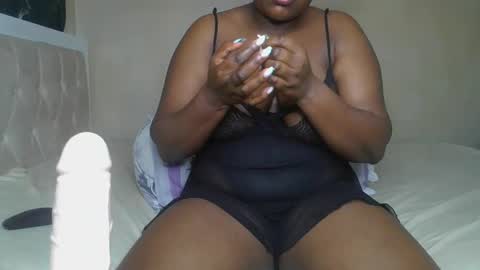 sassie_bee online show from December 2024 01:42:01 AM