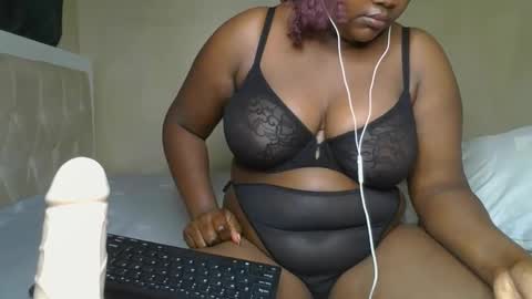 sassie_bee online show from January 2025 10:56:01 PM