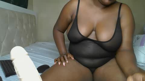 sassie_bee online show from January 2025 02:22:02 AM