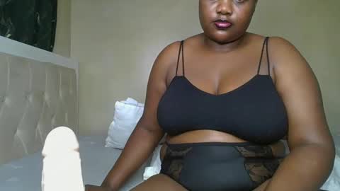 sassie_bee online show from February 2025 03:19:01 AM