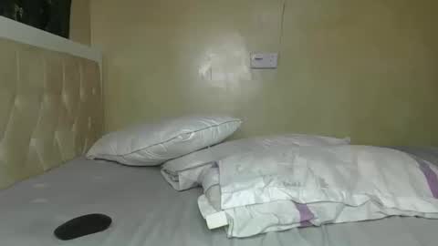 sassie_bee online show from February 2025 11:21:02 PM