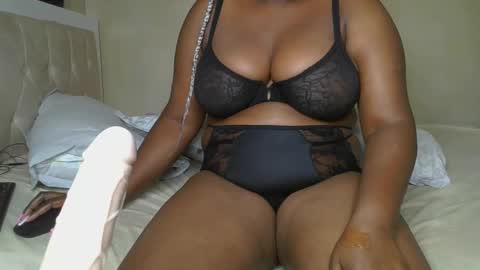 sassie_bee online show from February 2025 12:30:01 AM