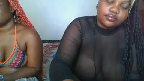 sassie_bee online show from November 2025 10:01:01 PM