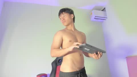Snapshot of sasuke_uchiha12 chatting on March 2025 08:37:02 AM Evans Williams online show from March 2025 08:37:02 AM