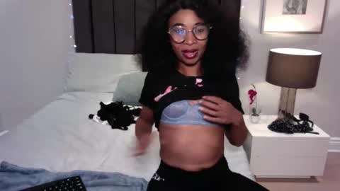 sasyylissaa online show from April 2026 07:05:01 PM