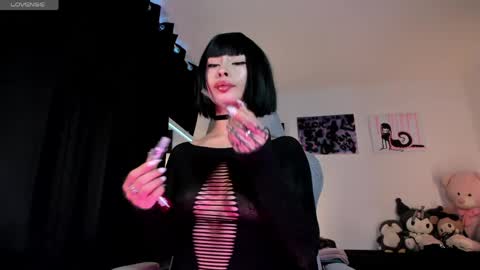 Snapshot of satanbabee_ chatting on May 2026 10:16:02 PM im expecting 300 thumbs up on my altar online show from May 2026 10:16:02 PM