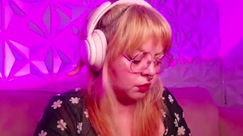 Gina George online show from October 2025 11:25:01 PM