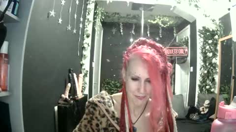 SaucySky online show from April 2026 09:05:01 PM