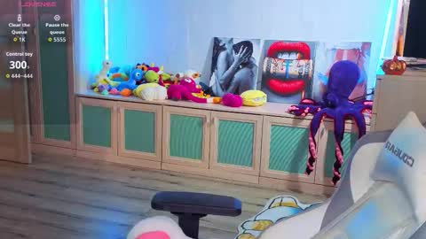 Ariel online show from November 2025 03:01:02 AM