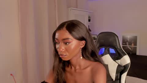 Savannahwildee online show from December 2024 10:00:01 PM