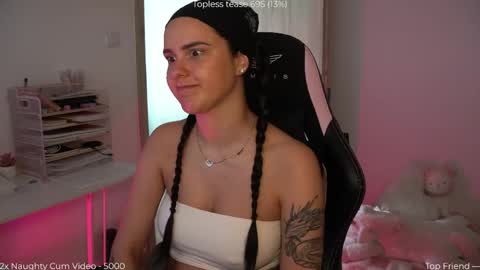 Snapshot of savvage_play chatting on May 2026 11:17:01 AM Naomi online show from May 2026 11:17:01 AM