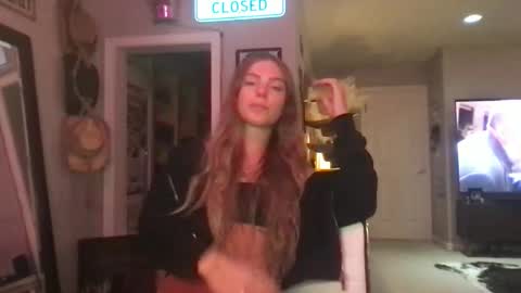 Snapshot of savxoxoxo chatting on December 2025 04:07:01 AM Savxoxoxo online show from December 2025 04:07:01 AM