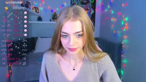 Snapshot of sayl0r_moon chatting on December 2024 11:55:01 PM Kira GMT 7 Mon Thu-Sun 0800am-0200pm online show from December 2024 11:55:01 PM