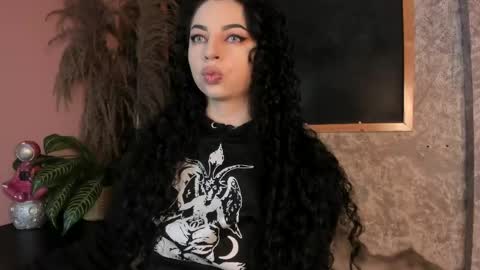 Snapshot of scarlattaa_desire chatting on May 2026 03:25:02 AM SCARLATTA DESIRE online show from May 2026 03:25:02 AM