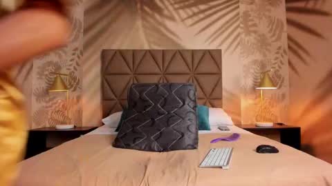 Scarleet online show from November 2025 07:52:02 PM