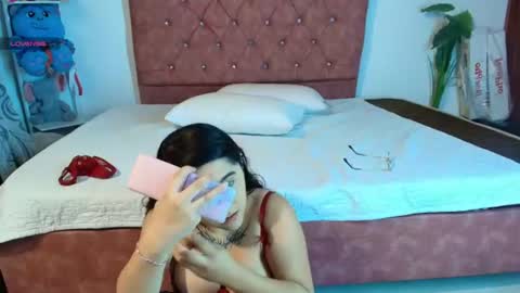 Snapshot of scarlet__rose_ chatting on July 2026 12:01:02 PM scarlet__rose_ online show from July 2026 12:01:02 PM