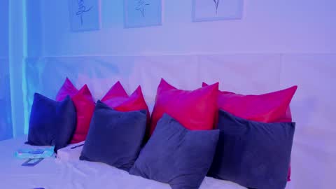 Scarlet online show from April 2026 08:17:02 PM