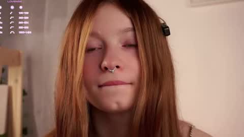 scarlet_fever10 online show from October 2025 12:16:01 PM