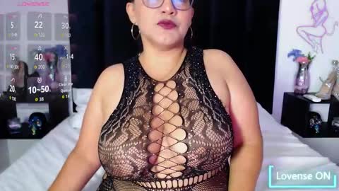 Scarlet Ray  online show from November 2025 11:42:02 AM