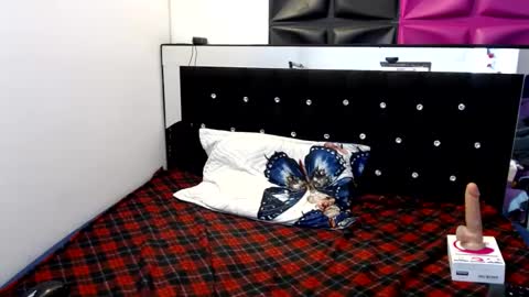 Snapshot of scarletglow1 chatting on January 2025 05:26:02 PM scarletglow1 online show from January 2025 05:26:02 PM