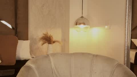 Snapshot of scarleth_lux_ chatting on April 2026 05:44:02 AM Scarleth online show from April 2026 05:44:02 AM