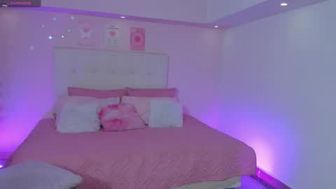 Scarlett  online show from November 2025 03:25:02 PM