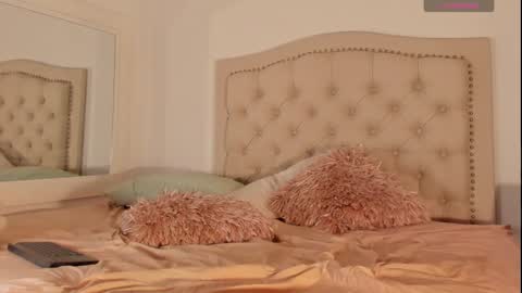 Snapshot of scarlett_grand chatting on February 2025 06:43:02 AM Scarlett Grand online show from February 2025 06:43:02 AM