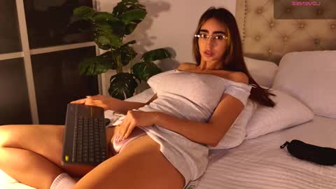 Snapshot of scarlett_grand chatting on September 2025 10:55:02 PM Scarlett Grand online show from September 2025 10:55:02 PM