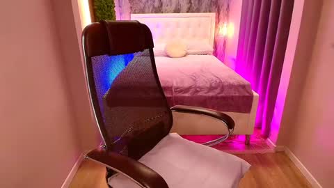 Scarlett online show from February 2025 05:41:02 AM