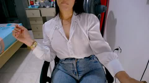 Snapshot of scarlett_sex2 chatting on June 2026 04:23:01 PM scarlet online show from June 2026 04:23:01 PM