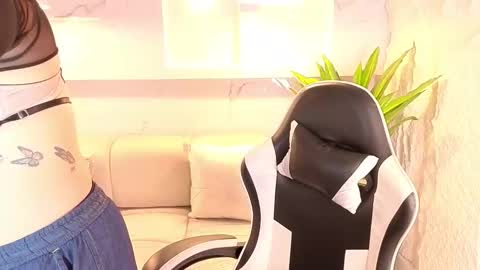 Scarlett online show from December 2025 01:27:02 PM