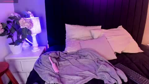 Scarlett online show from April 2026 04:02:02 AM