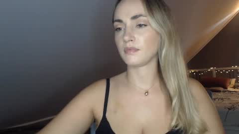 ScarlettxBlonde online show from August 2026 02:19:01 PM