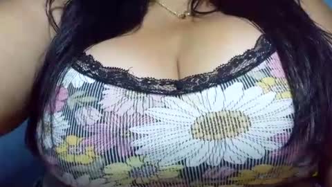 Snapshot of schoco_milf chatting on July 2026 01:58:33 AM mai latina online show from July 2026 01:58:33 AM
