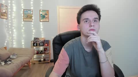 Snapshot of scooby_r chatting on December 2024 11:58:01 PM Thomas brunette and Alex blond online show from December 2024 11:58:01 PM