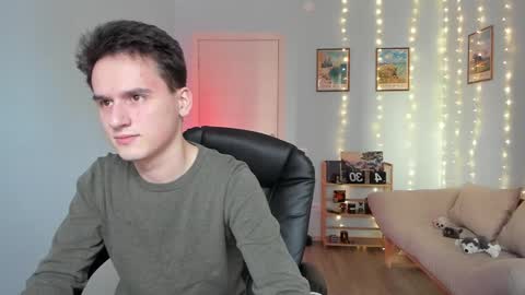 Snapshot of scooby_r chatting on December 2024 08:23:02 AM Thomas brunette and Alex blond online show from December 2024 08:23:02 AM