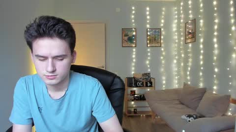 Snapshot of scooby_r chatting on December 2024 02:21:01 PM Thomas brunette and Alex blond online show from December 2024 02:21:01 PM